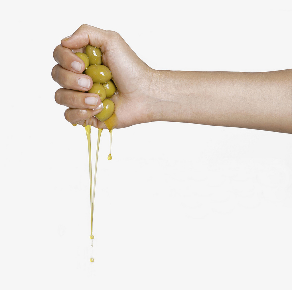 pressing-olives-(hr)